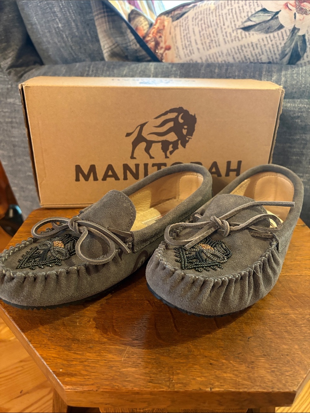 New Manitobah Moccasin size 9